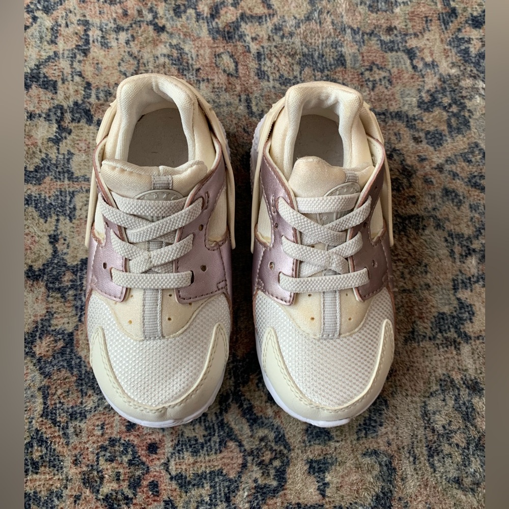 Nike Huarache Run Little Kids Shoes - size 8C